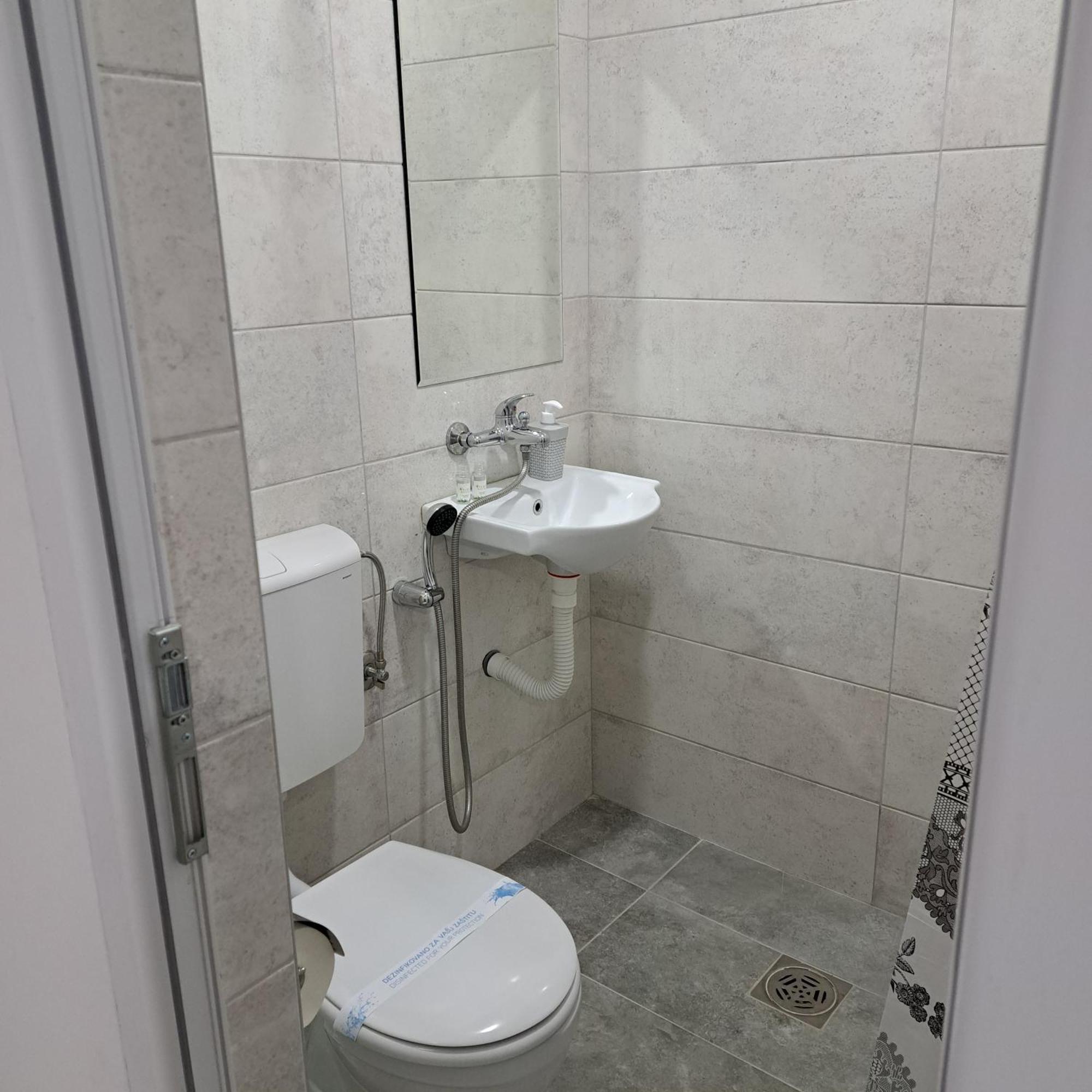 Libero Apartmani Surčin 외부 사진